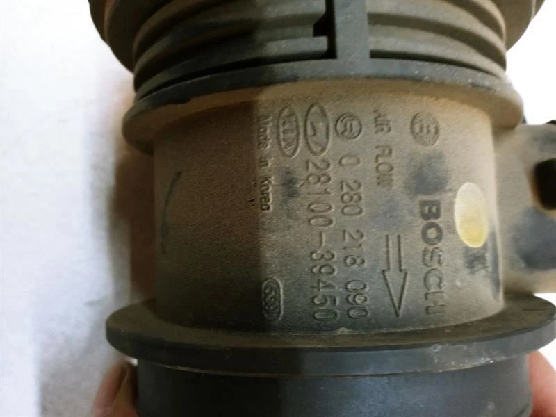 02-06 KIA SORENTO MEDIDOR DE FLUJO DE AIRE DE MASA 3,5 L M/T CON SENSOR BOSCH OEM 28100-39450 Foto 4 de 4