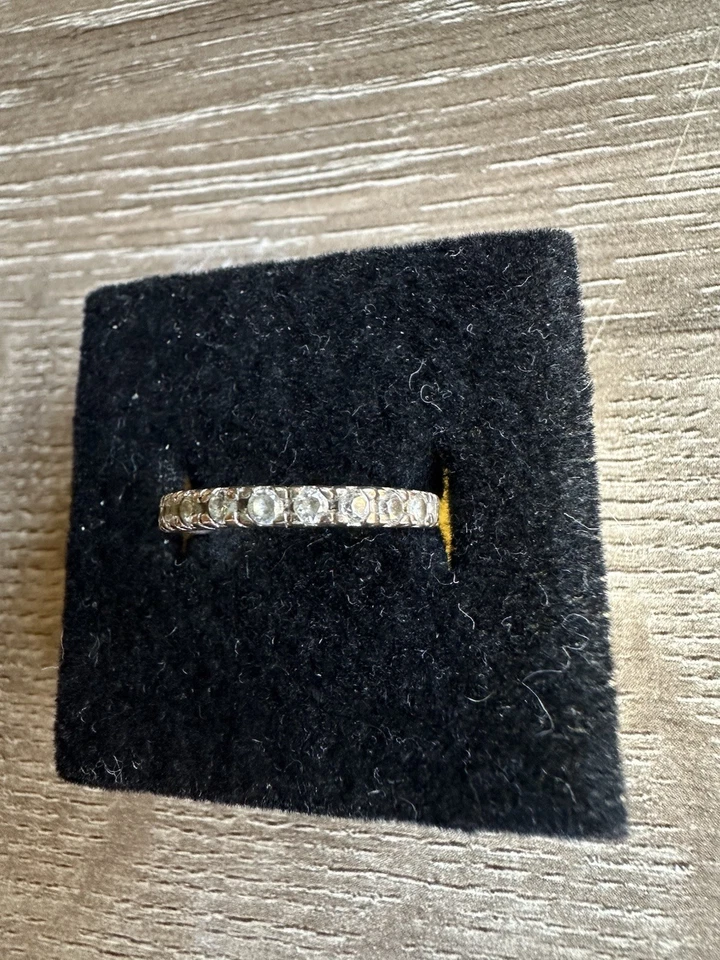 Anillo de plata de ley estampado 925 banda infinita circonita cúbica talla 6 Foto 3 de 4