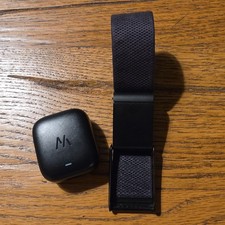 WHOOP 4.0 Fitness Tracker nero con cinturino tessuto + custodia ricarica.