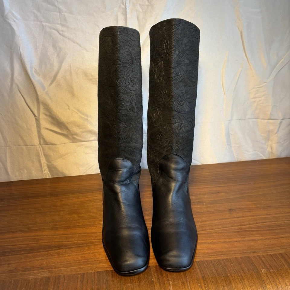 Botas de motociclista Markon negras de cuero con punta cuadrada florales a media pantorrilla para mujer 8’s Foto 3 de 4