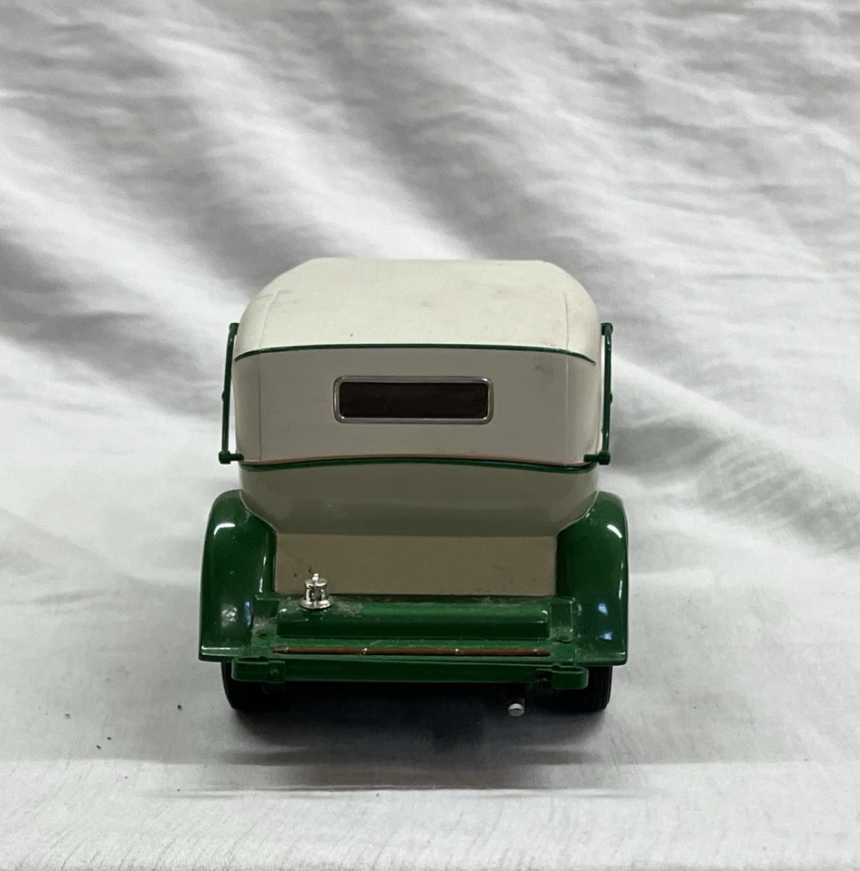MODELOS FIRMA 1930 PACKARD BREWSTER CREMA/VERDE Foto 3 de 4