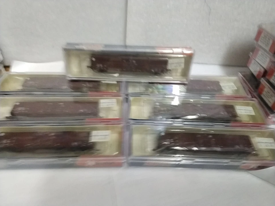 N SCALE BLMA  MODELS 60 FT BEER CARS ATSF  LOGO X 7 NUMDERS - Image 3 of 4