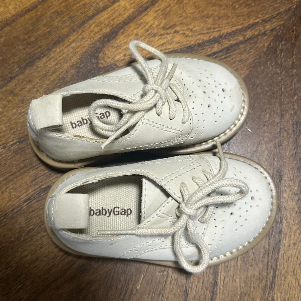 Baby Gap Bebé Blanco Punta de Ala Zapatos 4 Infantiles Cuero Vestido con Cordones Foto 2 de 4