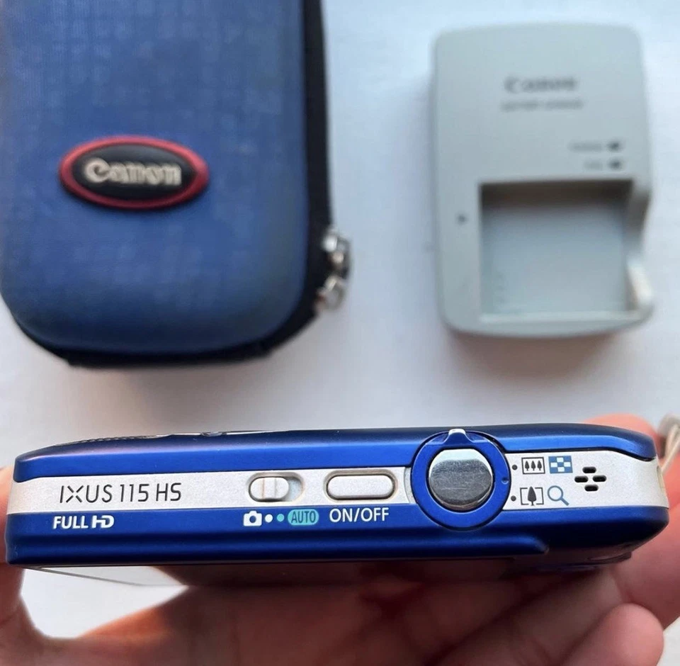 fully functional mint Canon IXUS 115 HS blue camera with battery, case, charger. - Image 3 of 3