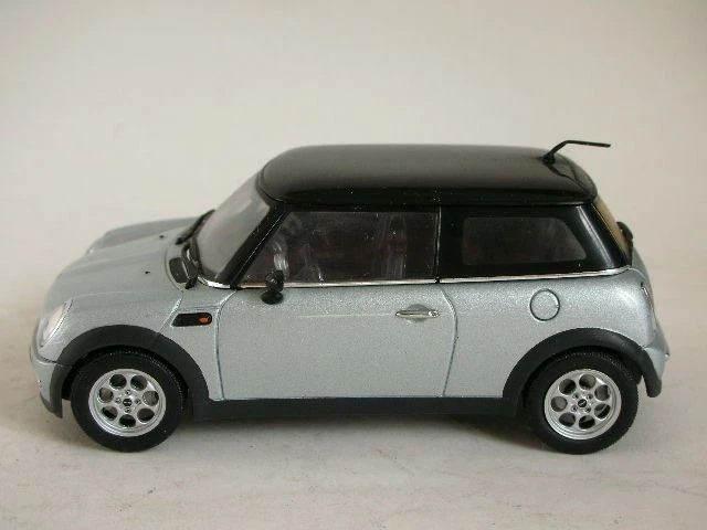AutoArt 1/43 Mini Cooper 2000 sedan die-cast model No Box - Image 2 of 3
