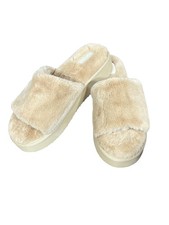 MUK LUKS Kirstey Platform Fuzzy Slippers Tan Sz 9/10 NWOB
