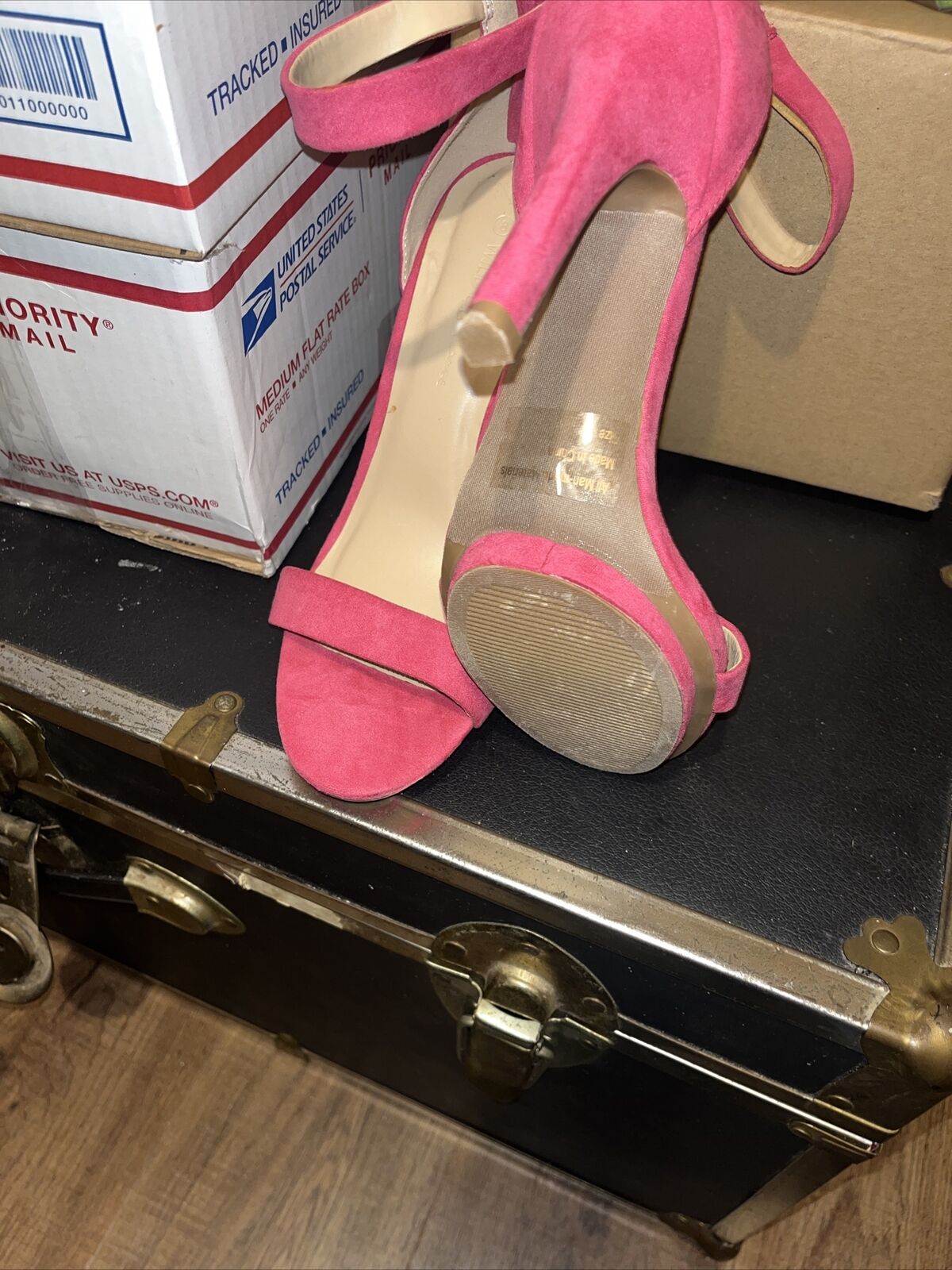 Ladies Stiletto Sandals wild  diva lounge. SZ 8 brite pink.  never worn
