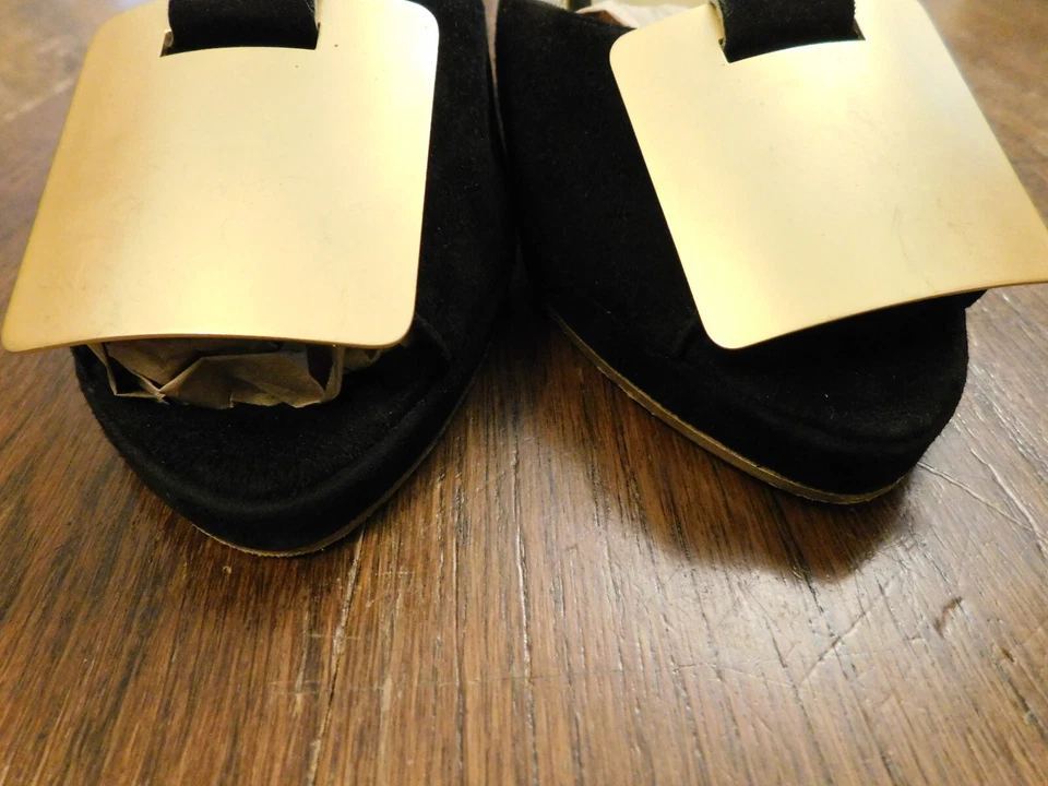 Charles Jourdan De Colección Años 70 Negro Gamuza Bomba 4" Cuña Borde Dorado Colgantes Cuadrados 7.5 Foto 4 de 4