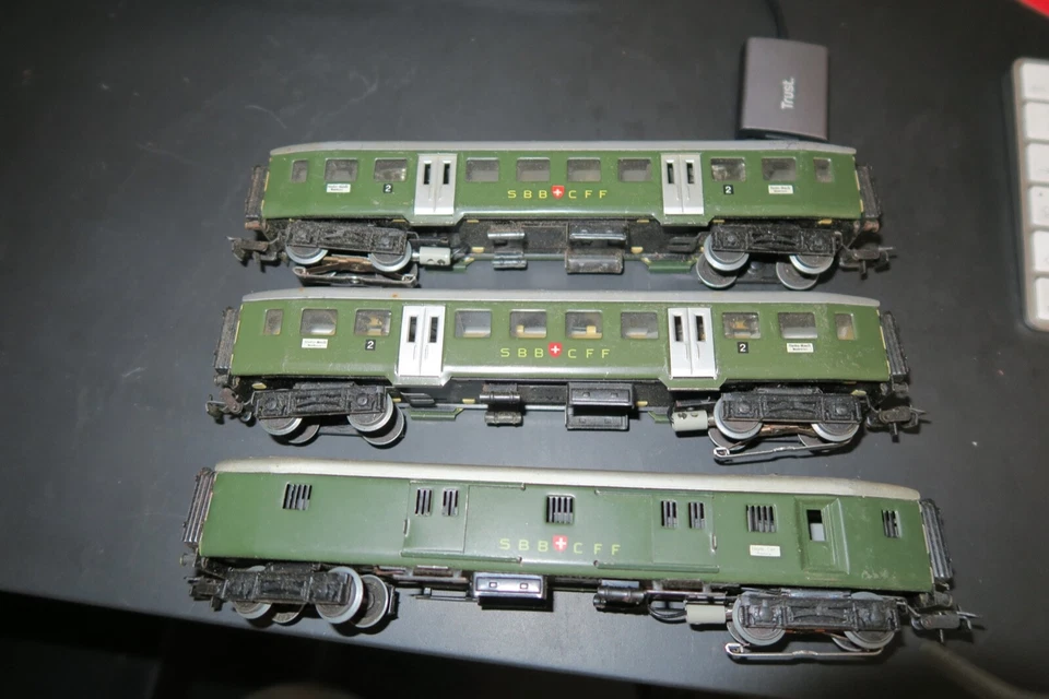 MARKLIN CONVOGLIO SVIZZERO ANNI 50 CON DUE CARROZZE 348/1 ED UN BAGAGLIAIO 348/4 - Immagine 2 di 4