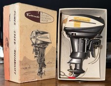 RARE 1960's EVINRUDE OUTBOARD BATT OP TOY BOAT MOTOR FLEET LINE No 34 IN BOX