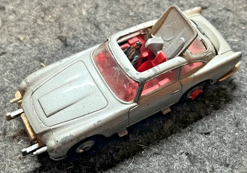 VINTAGE CORGI TOYS JAMES BOND 007 SILVER ASTON MARTIN DB5 MADE IN GT BRITAIN