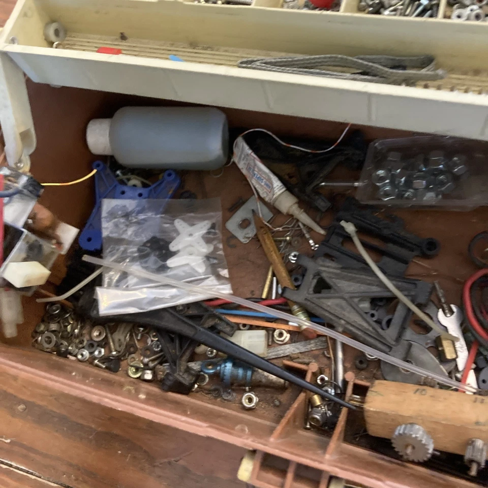 Vintage TAMIYA GRASS HOPPER R/C Buggy w Remote & Parts Box - Image 3 of 4