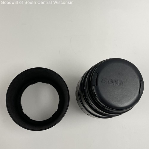 Sigma 70-300mm 1:4-5.6 DL Macro Super Lens w/Hood - Picture 2 of 6