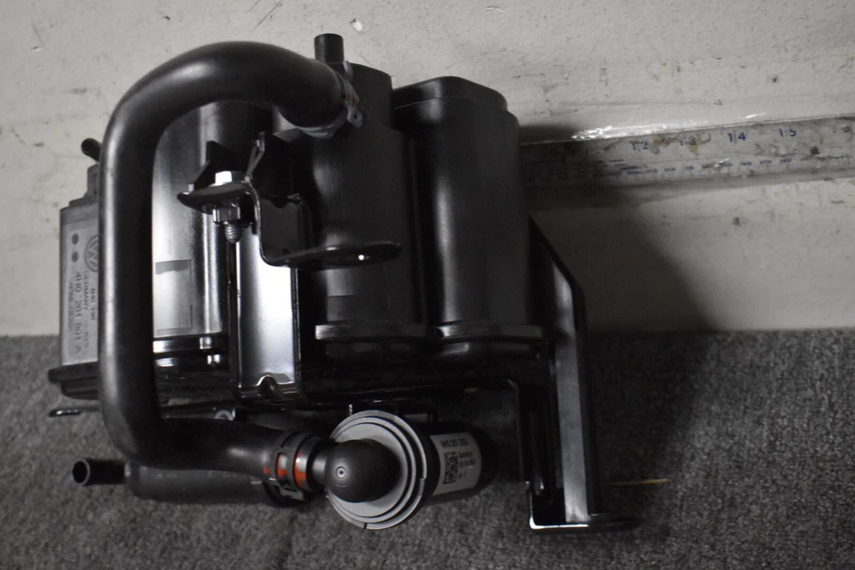 AUDI A8 QUATTRO L 2011-2021 BOTE DE VAPOR DE FÁBRICA OEM Foto 2 de 4