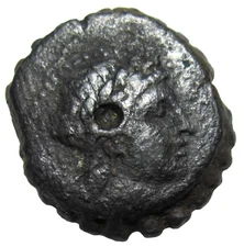 SELEUCID KINGDOM, AE 25 SERRATE. DEMETRIOS I SOTER, 162-150 BC. TRIPOD REVERSE.