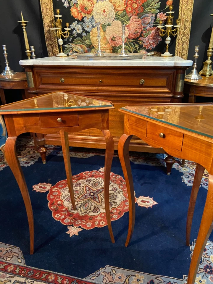 Paire tables d'appoint guéridons d'angle encoignure noyer blond massif Louis XV - Photo 4/4