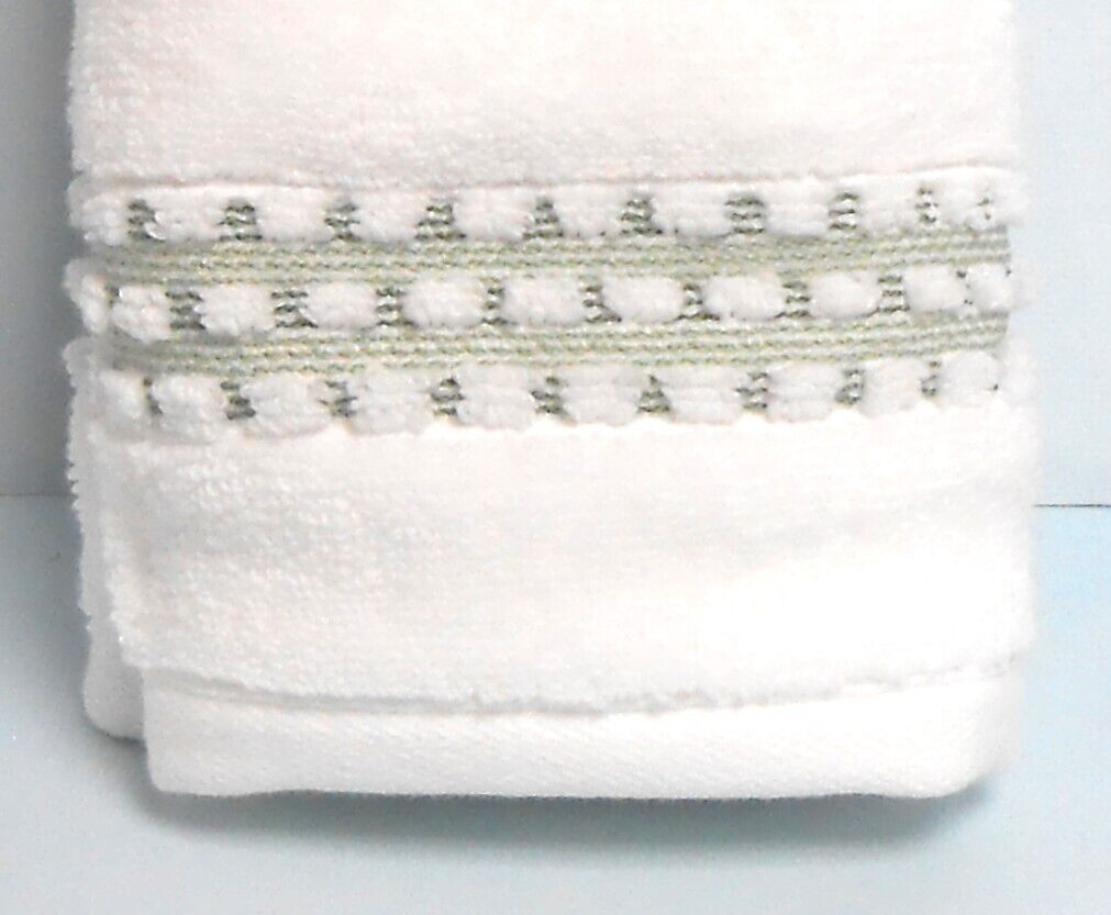 Hotel Vendome Quick Dry Spa 2 White Fingertip Towels Green Embroidered Cuff eBay