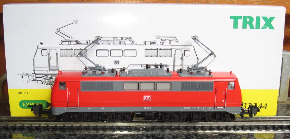 TRIX  EXPRESS 32244 DB-Reise- und Güterzuglok BR 111, OVP, TOP - Bild 3 von 4
