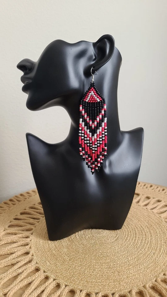 Brincos retrô vintage com contas de vidro tcheco preto e vermelho boêmio  - Imagem 3 de 4