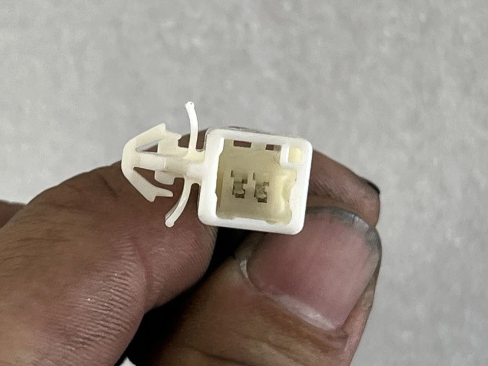 2004 2005 2006 2007 2008 2009 LEXUS RX330 RX350 RX400H RIGHT REAR DOOR HANDLE - Image 3 of 4