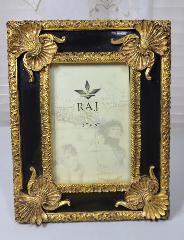 Colección RAJ-Burnes of Boston 4" x 6" marco de fotos negro y dorado ornamentado Foto 2 de 4