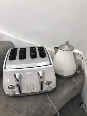 DeLonghi White Metallic Micalite Retro 4-Slice