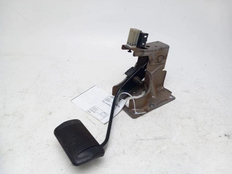 2013 DODGE AVENGER BRAKE PEDAL - Image 3 of 4