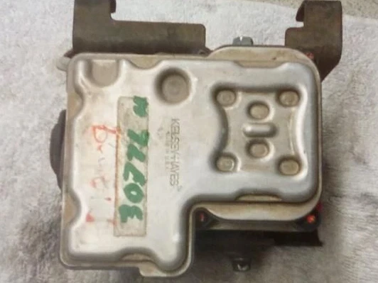 Chevrolet Tahoe 2000-2002 conjunto de bomba de freno antibloqueo sin control de tracción Foto 2 de 3