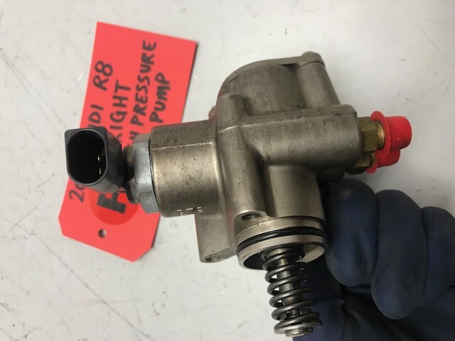 11 AUDI R8 V8 4.2 RIGHT HIGH PRESSURE FUEL PUMP 079127026J 08-12