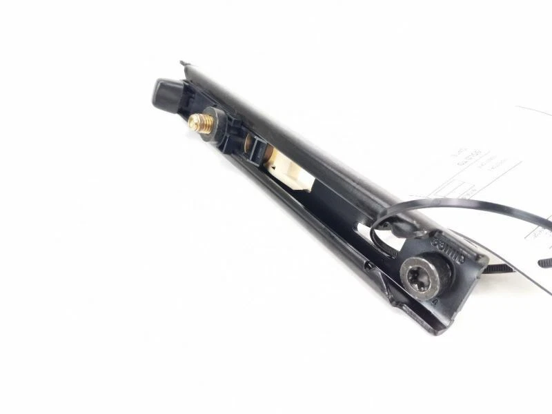 Buick Rendezvous 2003 ajustador de cinturón de seguridad delantero derecho Foto 2 de 4