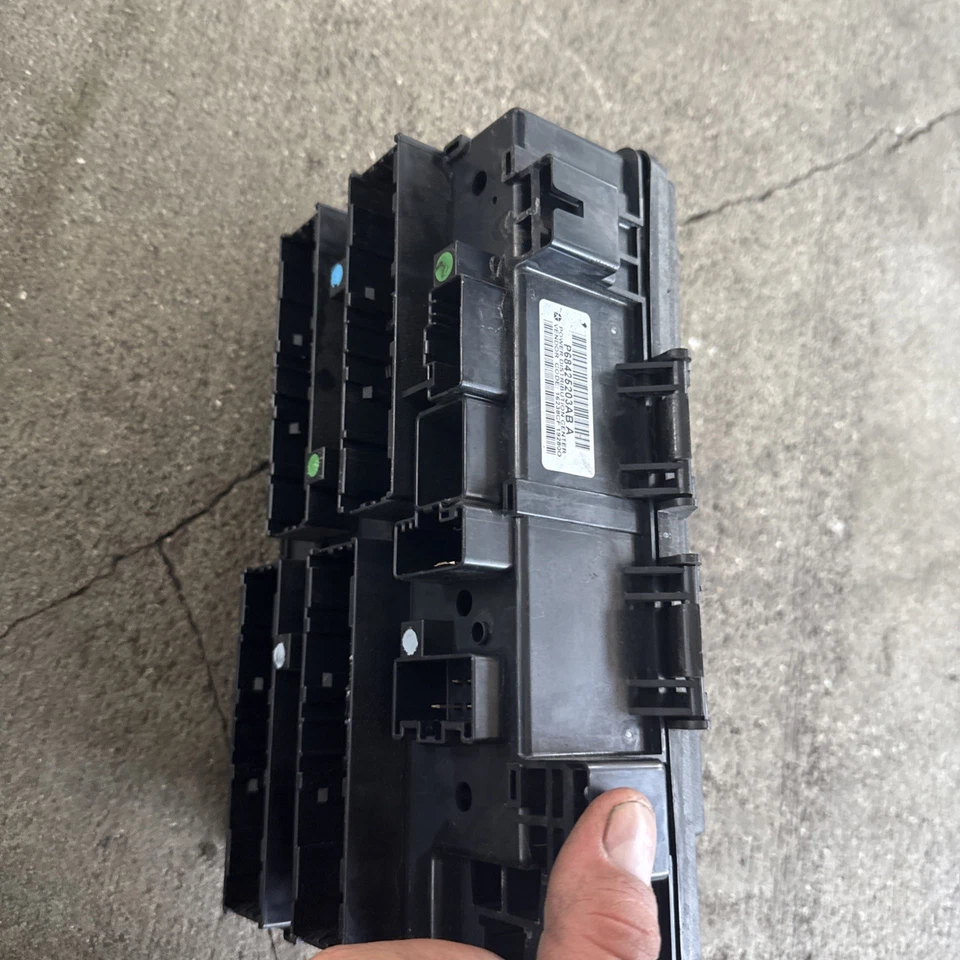Jeep Grand Cherokee 2019 caja de fusibles caja de fusibles módulo de relé P68425203ab N4LAZ Foto 2 de 2