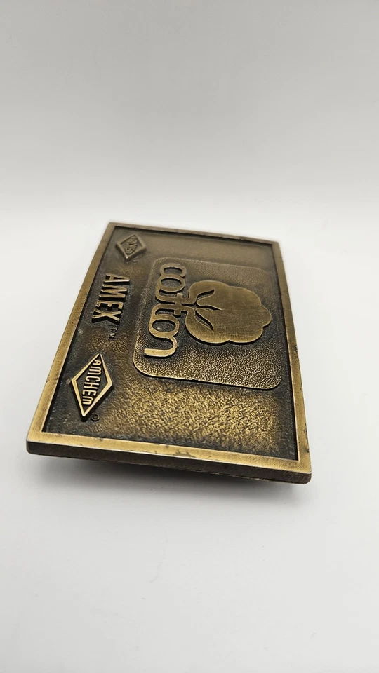 Hebilla de cinturón tono latón dorado con logotipo de algodón Amex Amchem colaboración agricultores Foto 3 de 4