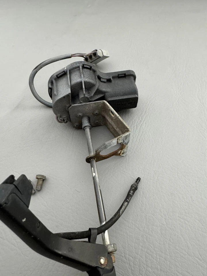 1988 - 1994 Saab 900 Headlight Washer Lamp Motor Front Passenger Right Rh Oem - Image 4 of 4