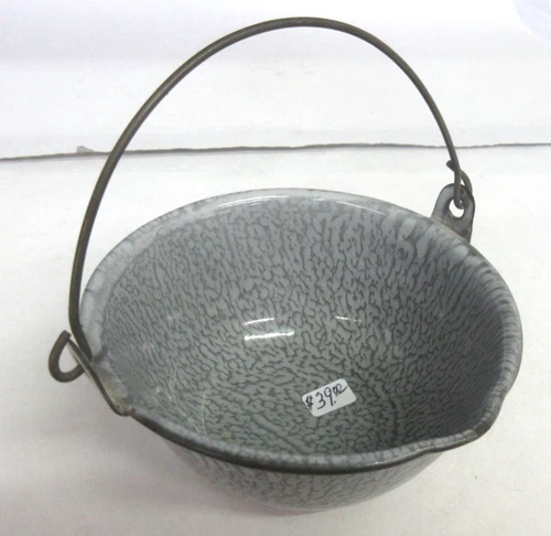 VINTAGE  PORCELAIN ENAMEL WARE GRANIT WARE POUR SPOUT SMALL BOWL  2398