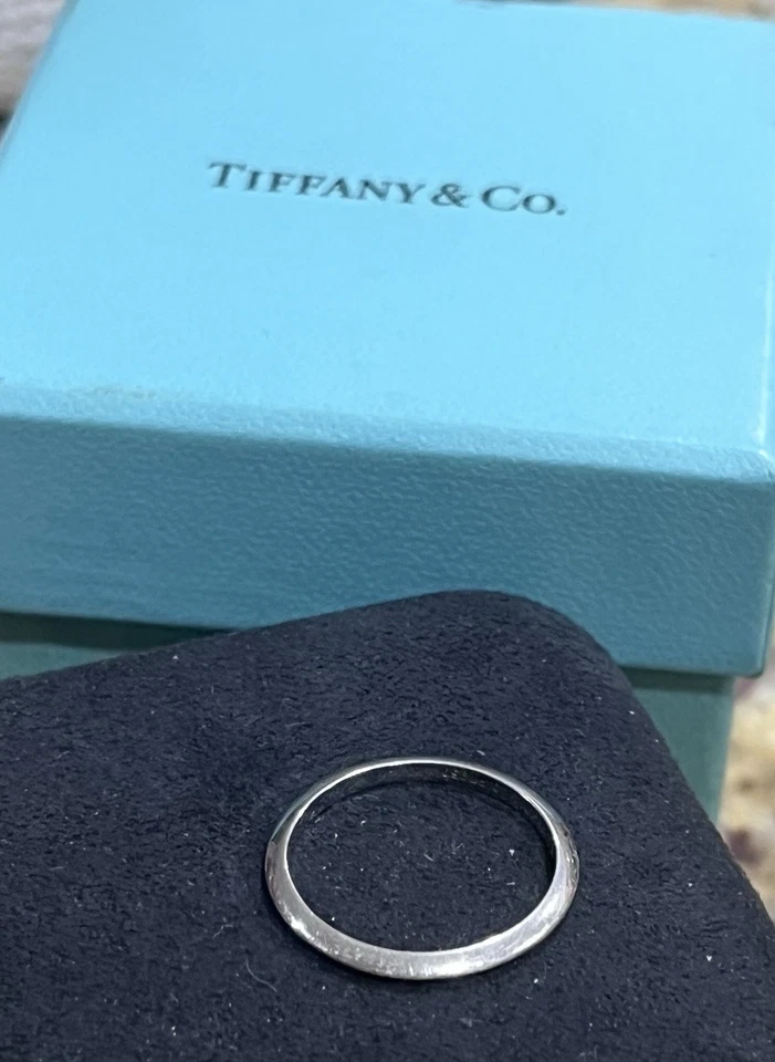 TIFFANY & Co. Anillo de boda platino 2 mm borde cuchillo talla 7 Foto 3 de 4