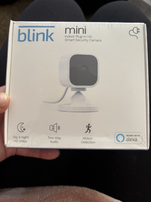 Blink Mini - Compact Indoor Plug-in Smart Security Camera, 1080p HD NIGHT VISION