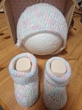 Babym&uuml;tze und Sch&uuml;hchen geh&auml;kelt Handarbeit Geschenk Geburt Taufe Reborn