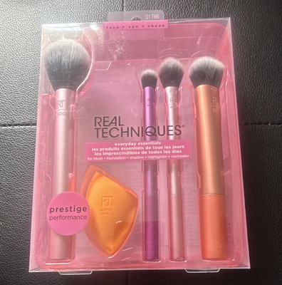 Real Techniques Everyday Essentials 5-Pc Brush & Sponge Set