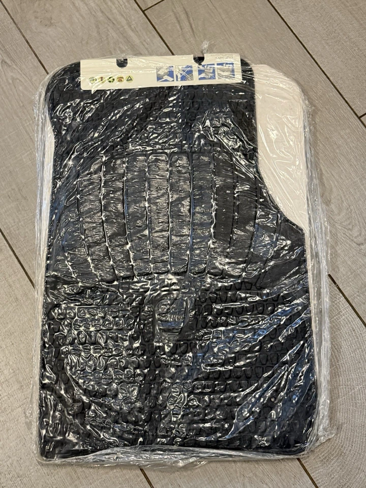 Rover Mg Rubber Floor Mat Set EAH000900PMA - Image 3 of 3