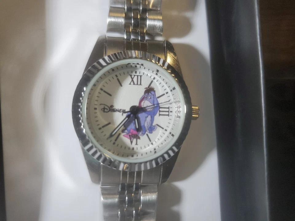 Reloj pulsera clásico de metal Disney para mujer adulto  Foto 3 de 4