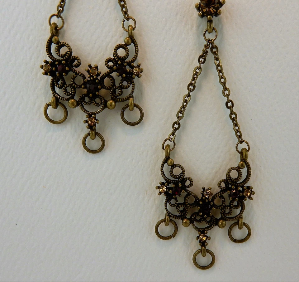 Pendientes victorianos vintage de bronce con cristales de granate Foto 2 de 2