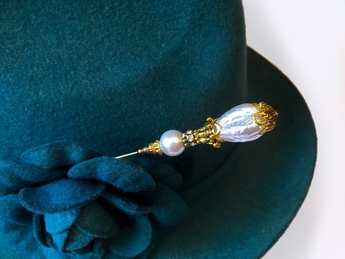 HATPIN with Stunning Baroque FAUX PEARL on Brass Finish Setting - 8 inch - Picture 8 of 12