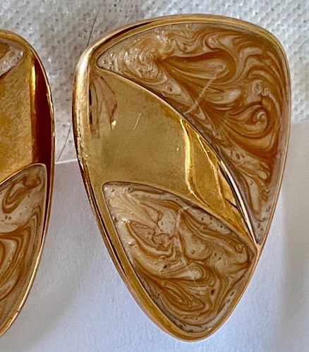 LOT 3 PAIR VINTAGE MONET CLIP EARRINGS, IVORY BUTTON, ENAMEL SWIRL, WHITE HOOPS - Picture 4 of 9