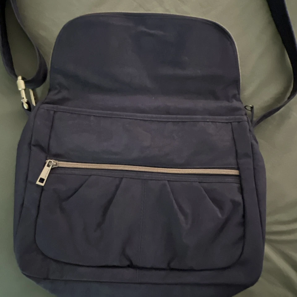 TRAVELON Large Black Zippered Crossbody Bag Purse 13 “ x 11” x 3” - Image 2 of 4