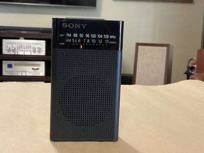 Sony Handheld Portable FM/AM Radio ICF-P26 Works, Video