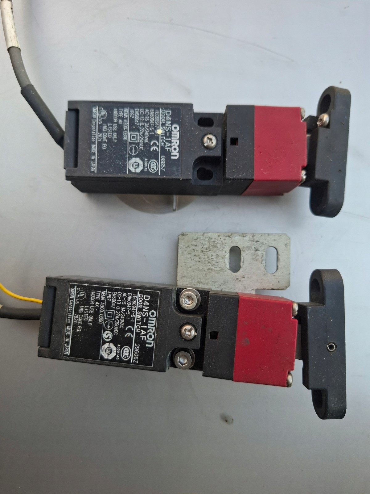 2pcs Omron D4NS-1AF Safety Switch