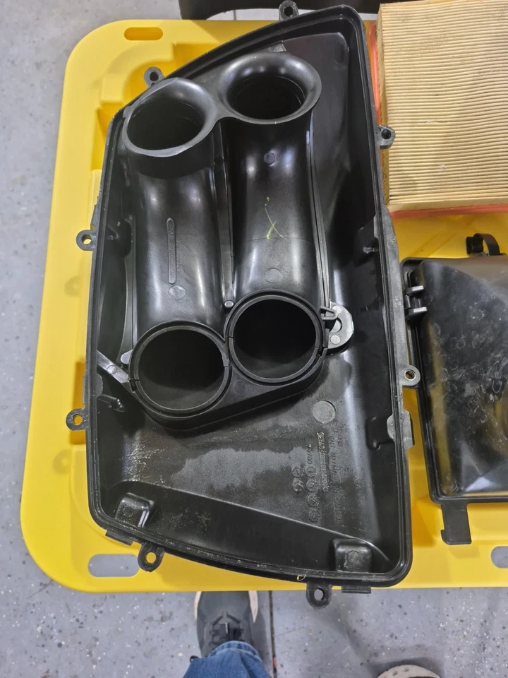 Caja de aire Can-Am Spyder Roadster con tapa y filtro 2012 Can-Am Spyder RT SM5 Foto 2 de 4