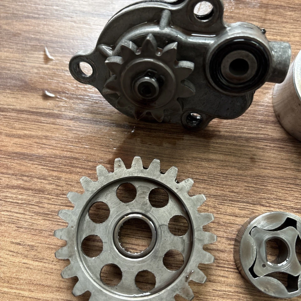 Husqvarna SMR 510 2010 OEM conjunto de bomba de aceite  Foto 3 de 4