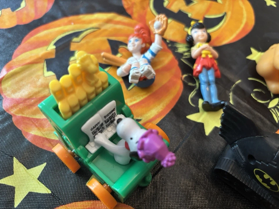 Lote De Colección Disney McDonald's Oliver & Company Batman Y Más Foto 3 de 4