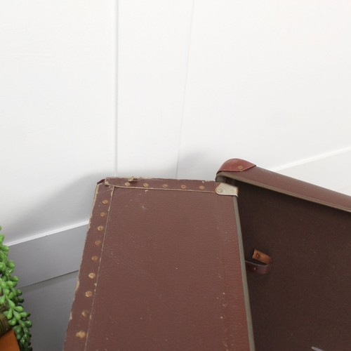 Large Brown 1950's Suitcase with Leather Handle. A Big Case for a Big Statement. - Picture 5 of 6